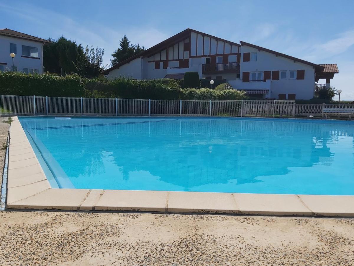 Appartement A Hendaye Avec Piscine Et A Cote De La Plage Екстер'єр фото